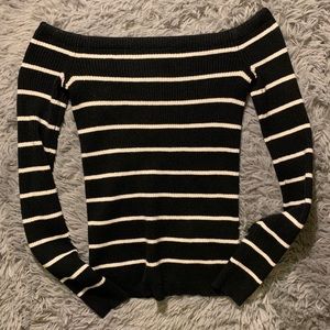 AMERICAN EAGLE off the shoulder striped longsleeve